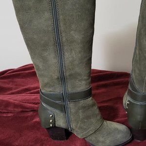 Fergie Boots Size 6 Evergreen
